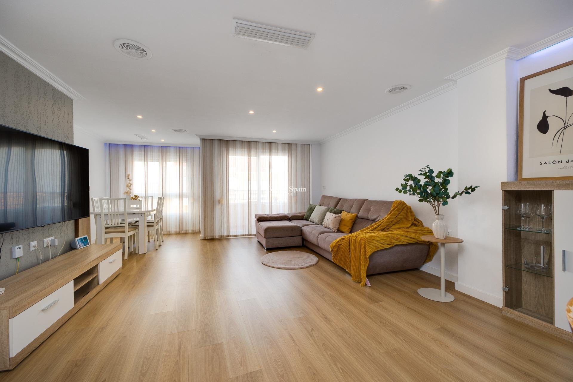 Odsprzedaż - MIESZKANIE -
TORREVIEJA - Center