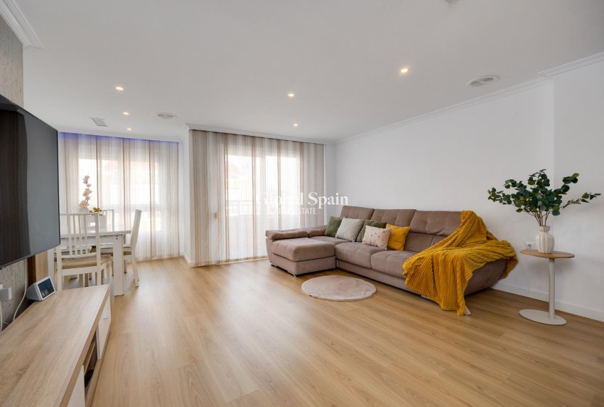 Odsprzedaż - MIESZKANIE -
TORREVIEJA - Center