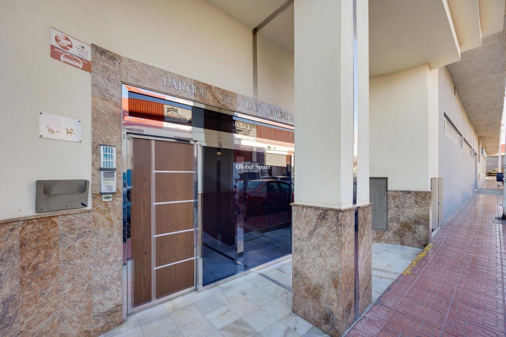 Odsprzedaż - MIESZKANIE -
TORREVIEJA - Center