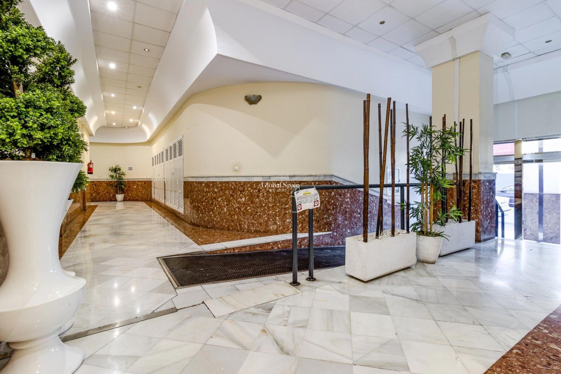 Odsprzedaż - MIESZKANIE -
TORREVIEJA - Center