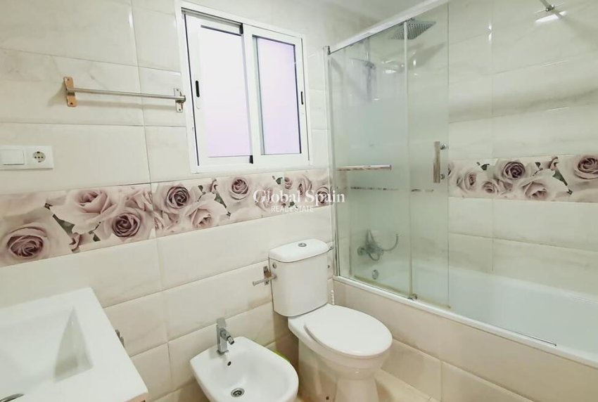 Odsprzedaż - MIESZKANIE -
TORREVIEJA - Center