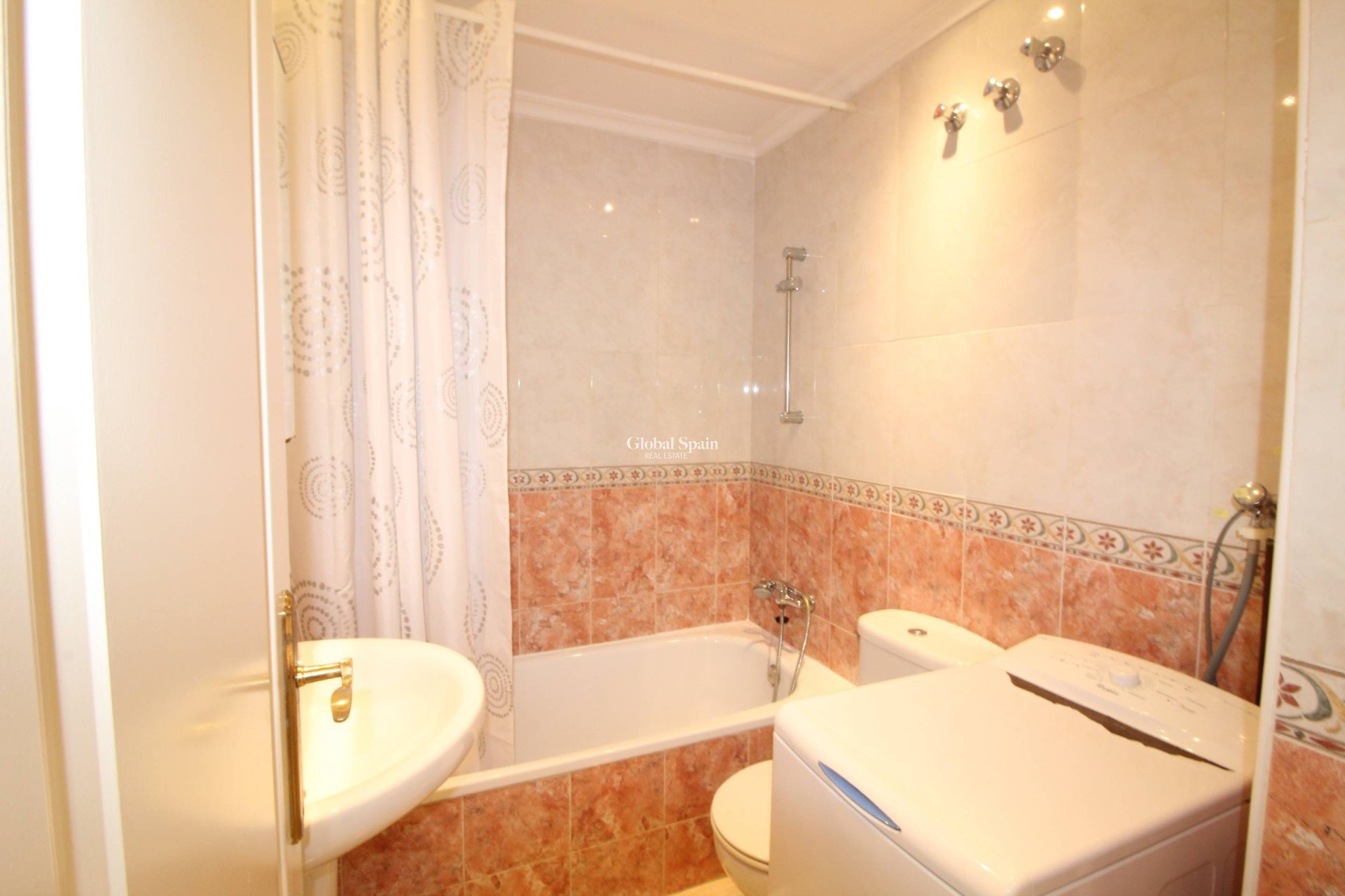 Odsprzedaż - MIESZKANIE -
TORREVIEJA - Center