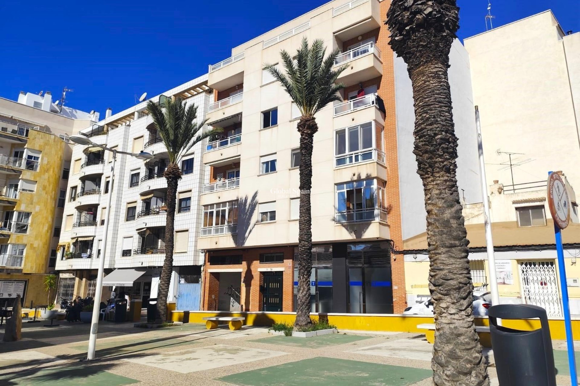 Odsprzedaż - MIESZKANIE -
TORREVIEJA - Center