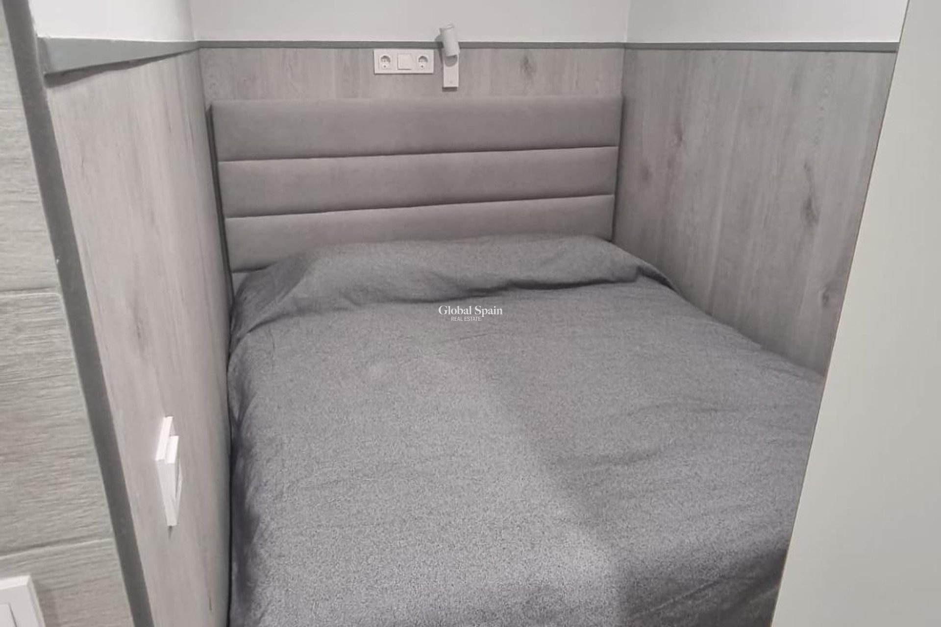 Odsprzedaż - MIESZKANIE -
TORREVIEJA - Center