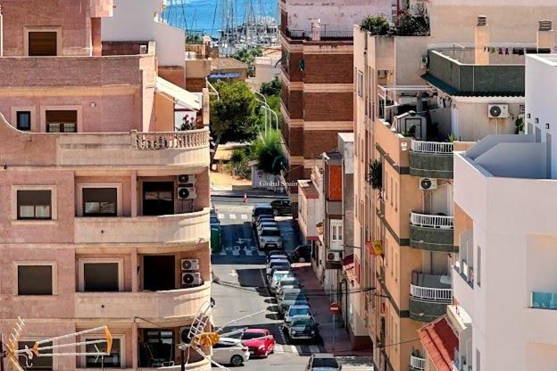 Odsprzedaż - MIESZKANIE -
TORREVIEJA - Center