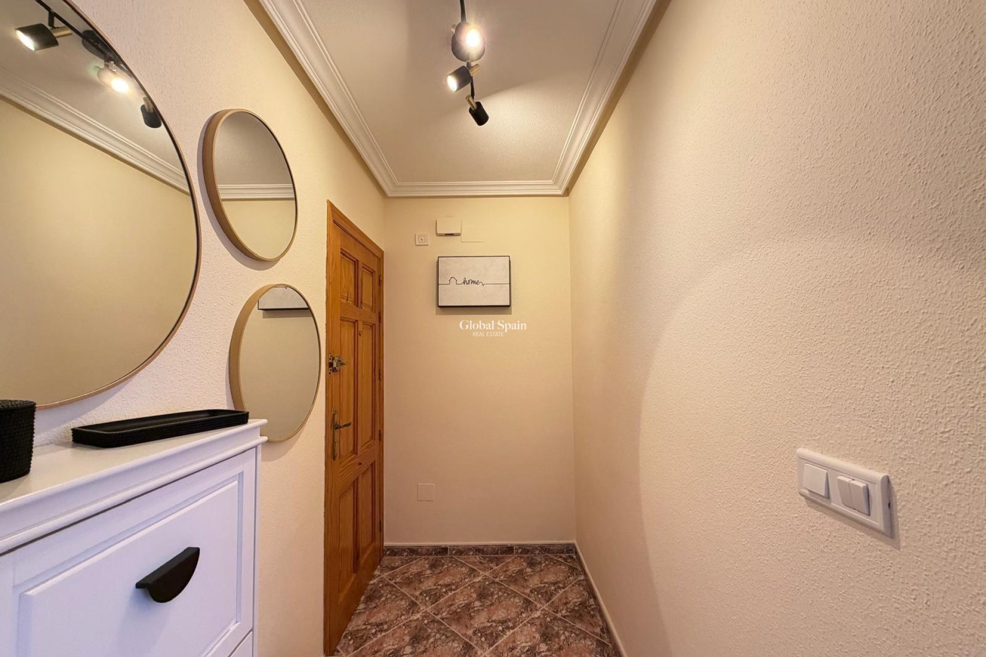 Odsprzedaż - MIESZKANIE -
TORREVIEJA - Center