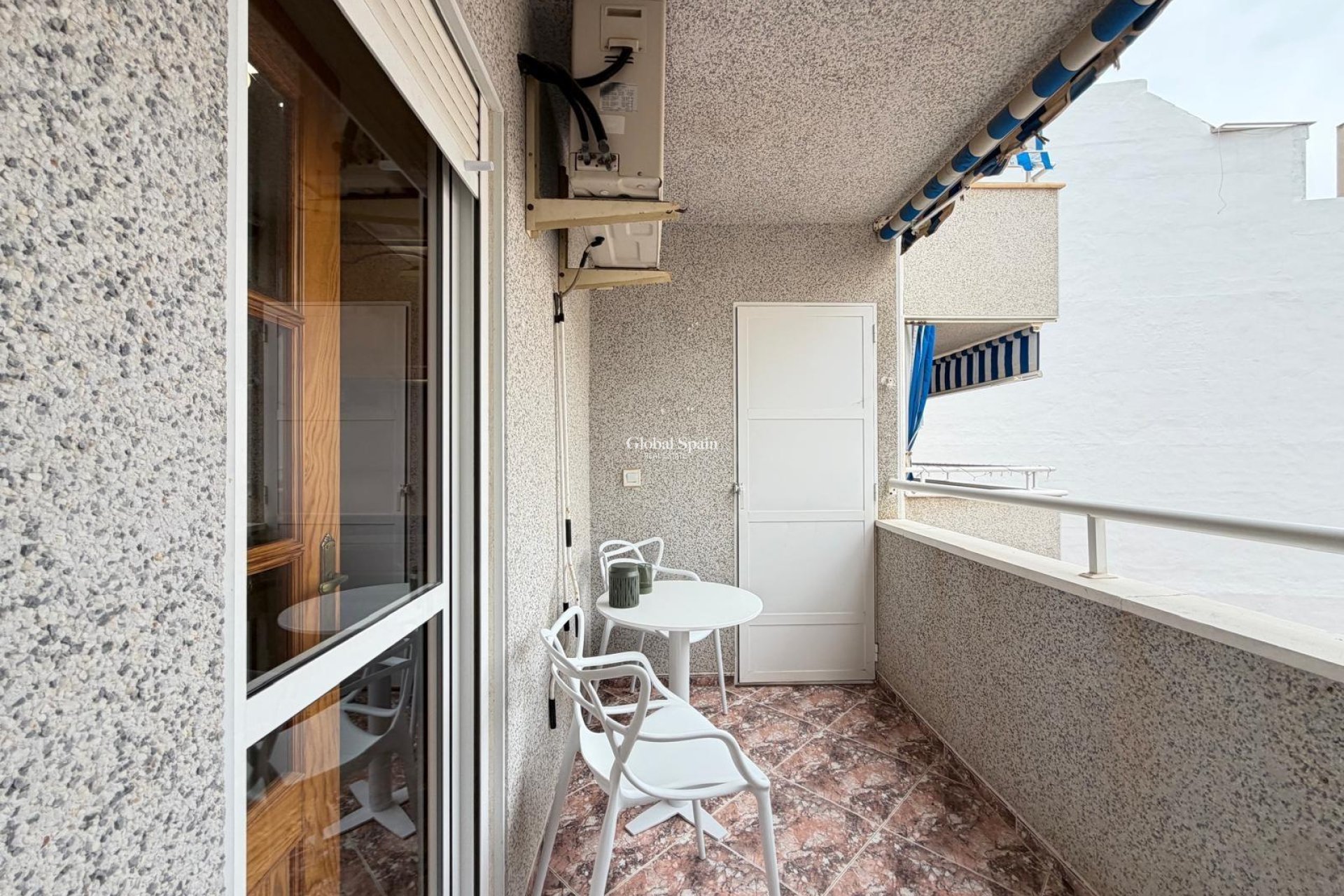Odsprzedaż - MIESZKANIE -
TORREVIEJA - Center
