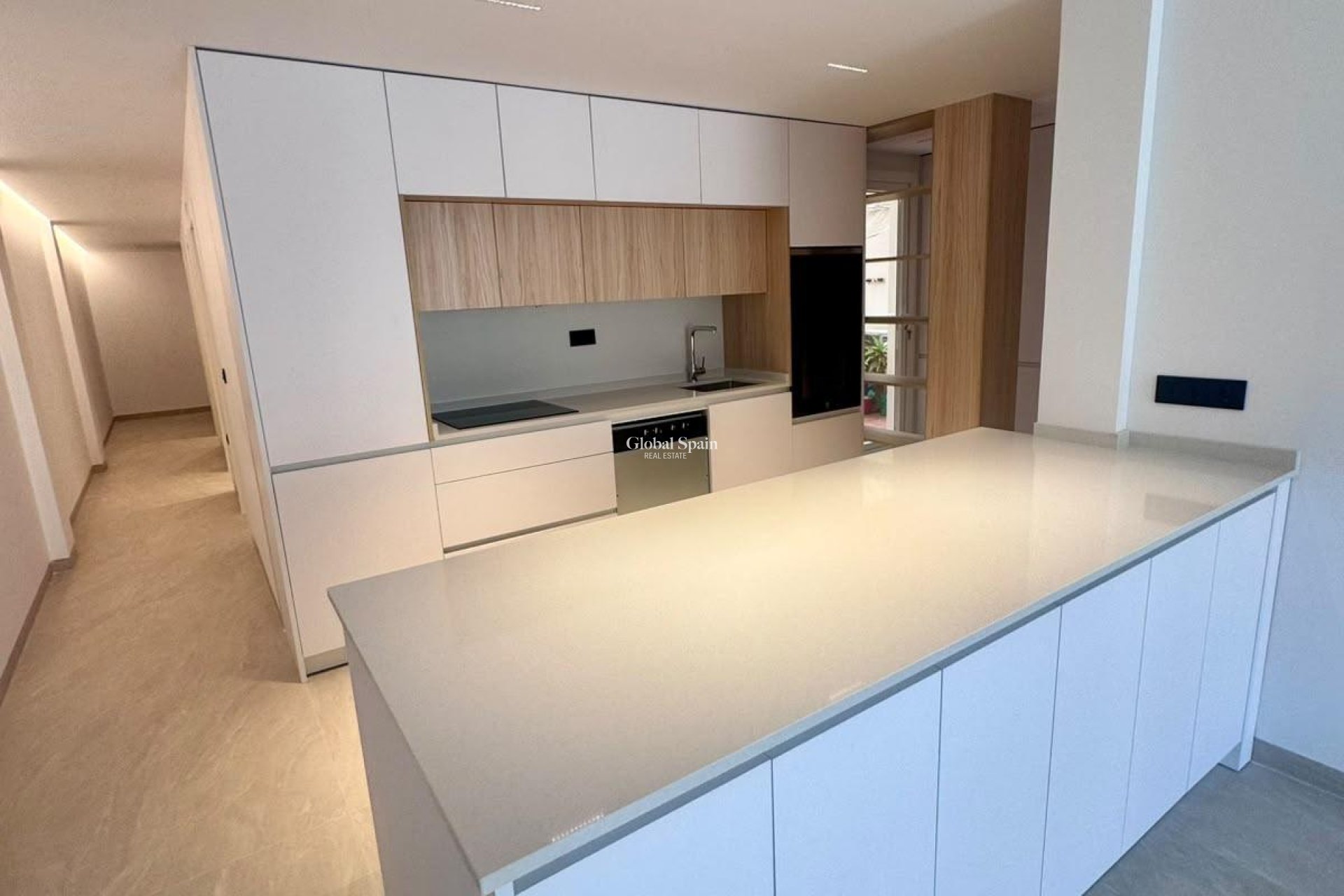Odsprzedaż - MIESZKANIE -
TORREVIEJA - Center