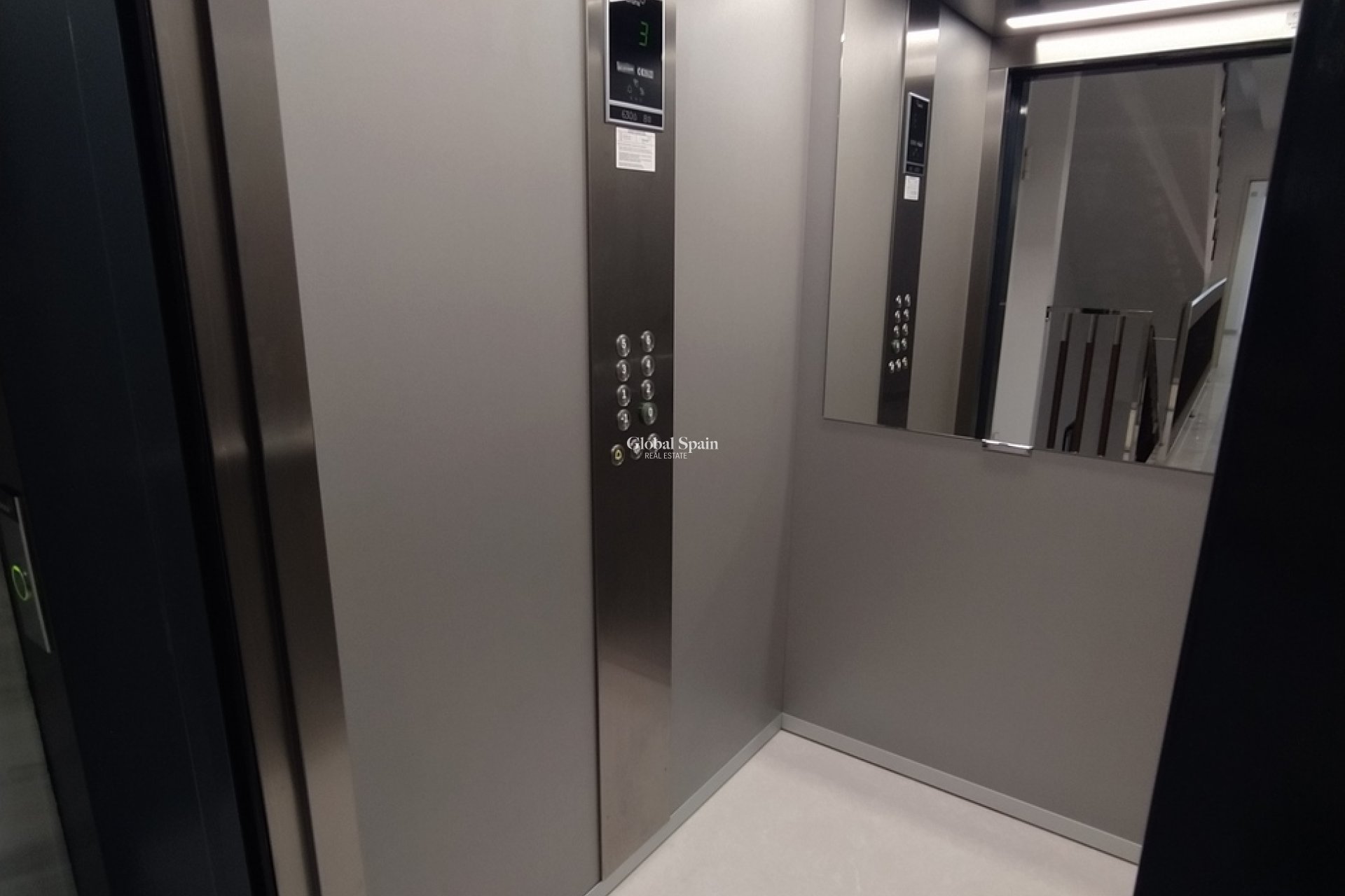 Odsprzedaż - MIESZKANIE -
TORREVIEJA - CENTRE PLAYA DEL CURA LAS PISCINAS