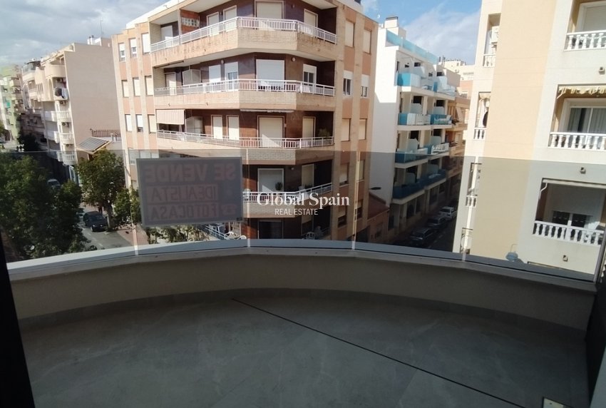 Odsprzedaż - MIESZKANIE -
TORREVIEJA - CENTRE PLAYA DEL CURA LAS PISCINAS