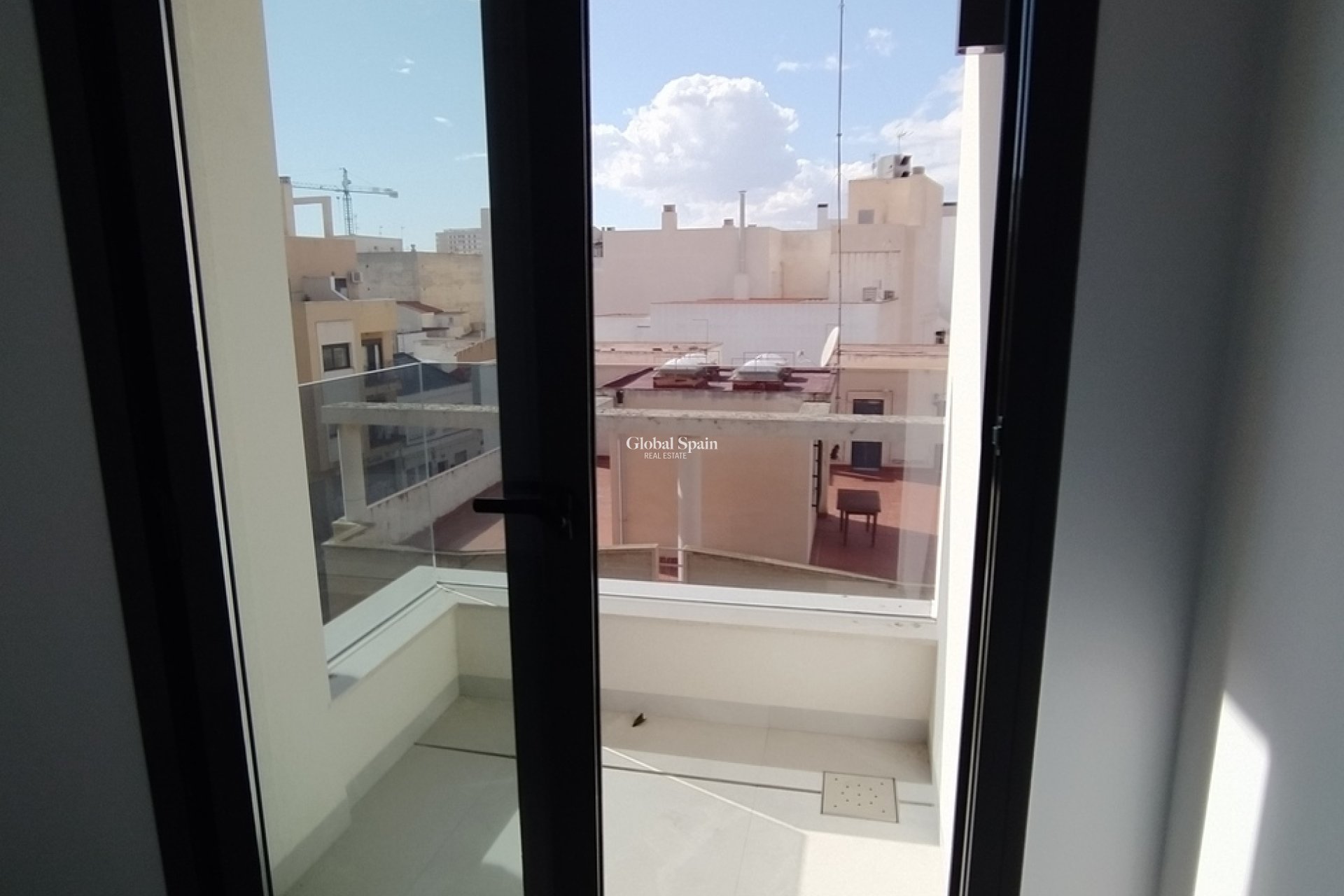 Odsprzedaż - MIESZKANIE -
TORREVIEJA - CENTRE PLAYA DEL CURA LAS PISCINAS