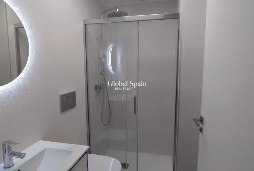 Odsprzedaż - MIESZKANIE -
TORREVIEJA - CENTRE PLAYA DEL CURA LAS PISCINAS