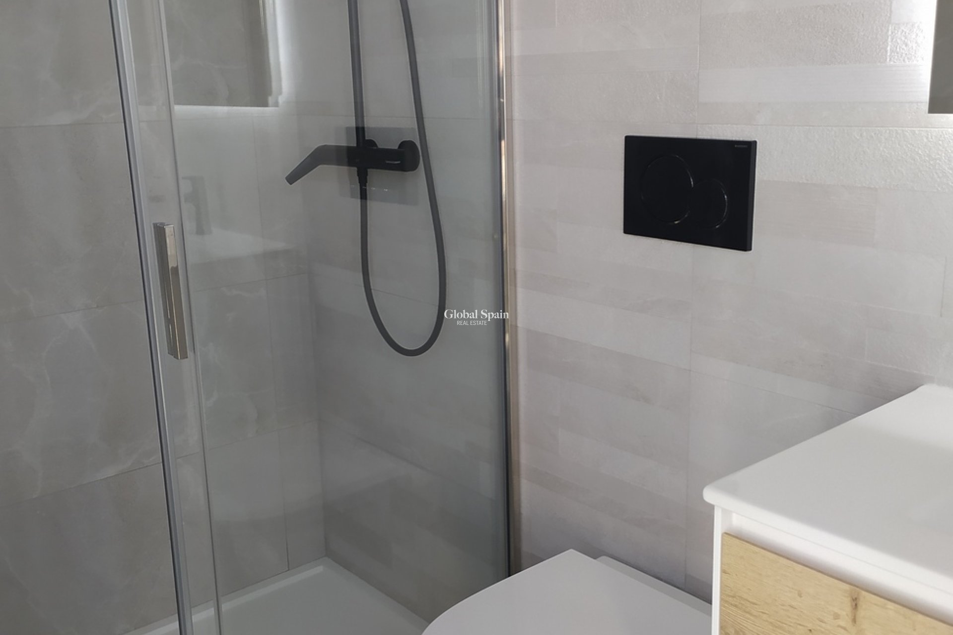Odsprzedaż - MIESZKANIE -
TORREVIEJA - CENTRE PLAYA DEL CURA LAS PISCINAS