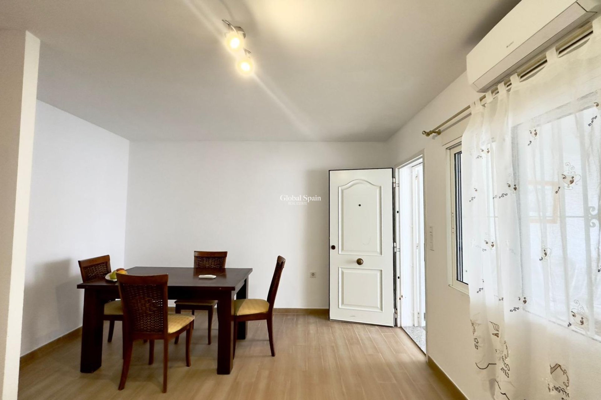 Odsprzedaż - MIESZKANIE -
TORREVIEJA - El limonar