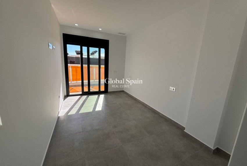 Odsprzedaż - MIESZKANIE -
TORREVIEJA - Estacion de autobuses