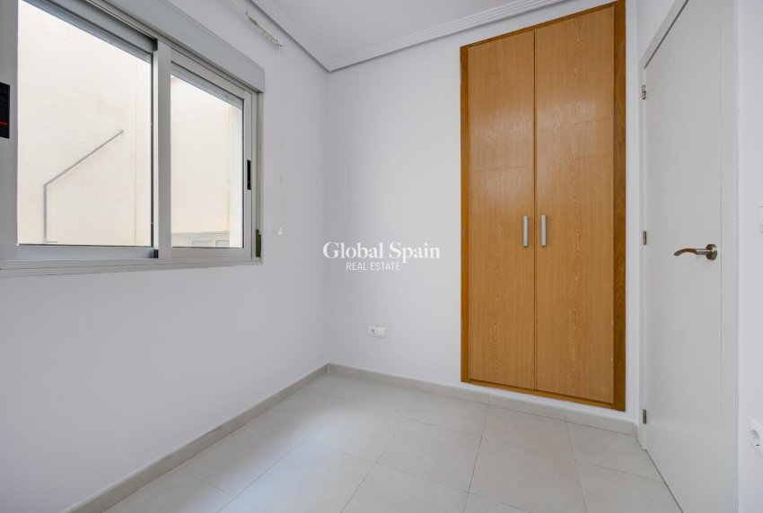 Odsprzedaż - MIESZKANIE -
TORREVIEJA - Estacion de autobuses