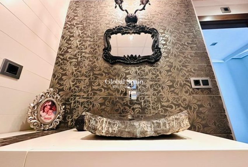 Odsprzedaż - MIESZKANIE -
TORREVIEJA - Estacion de autobuses