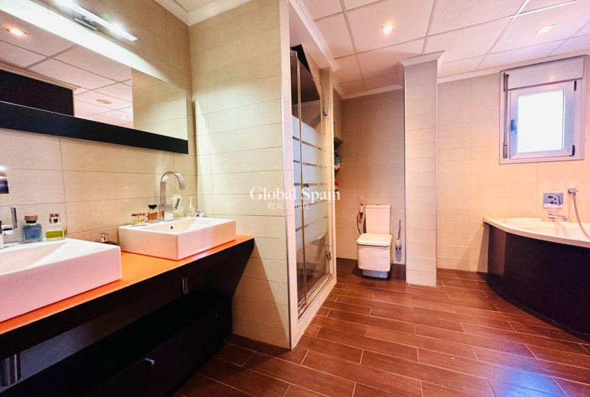 Odsprzedaż - MIESZKANIE -
TORREVIEJA - Estacion de autobuses