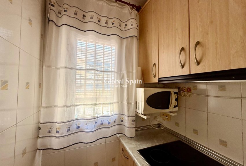 Odsprzedaż - MIESZKANIE -
TORREVIEJA - Los Europeos