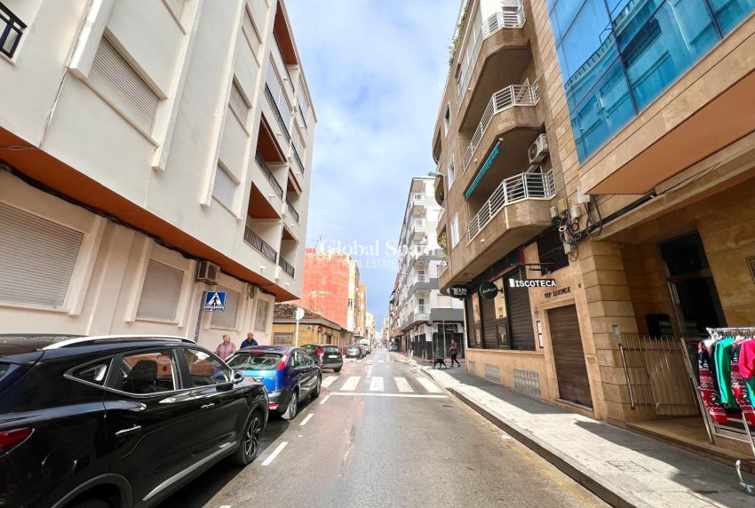 Odsprzedaż - MIESZKANIE -
TORREVIEJA - Paseo maritimo