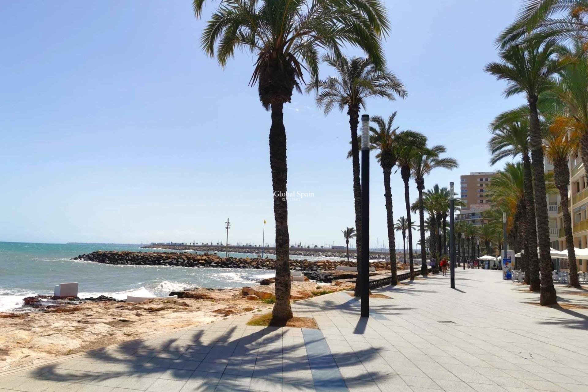 Odsprzedaż - MIESZKANIE -
TORREVIEJA - Paseo maritimo