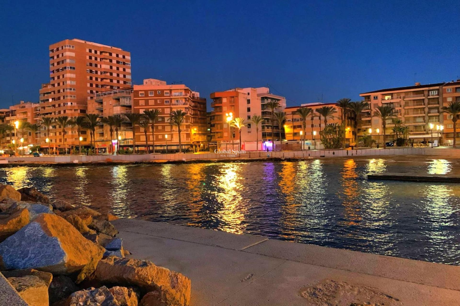 Odsprzedaż - MIESZKANIE -
TORREVIEJA - Paseo maritimo