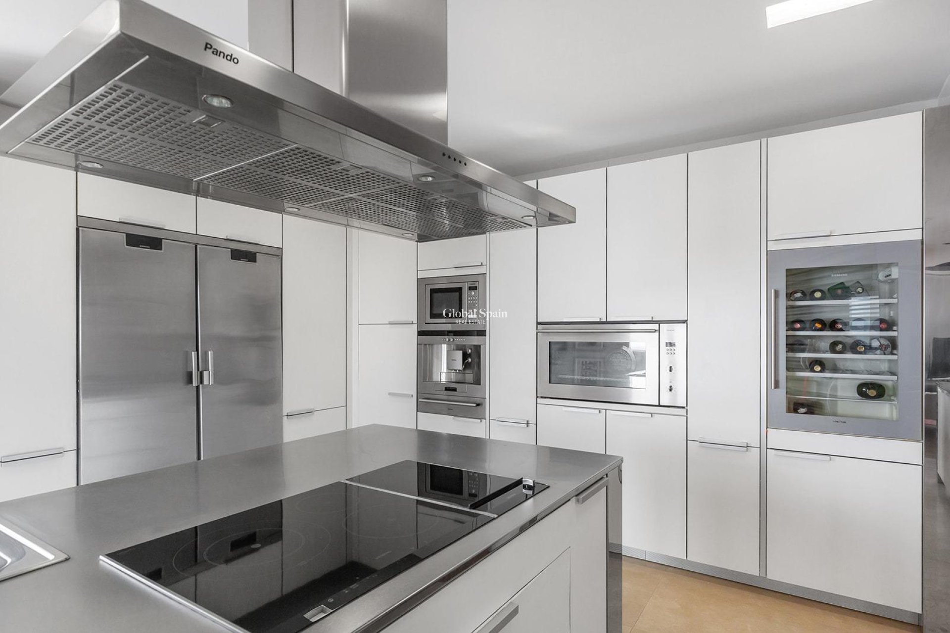 Odsprzedaż - MIESZKANIE -
TORREVIEJA - Paseo maritimo