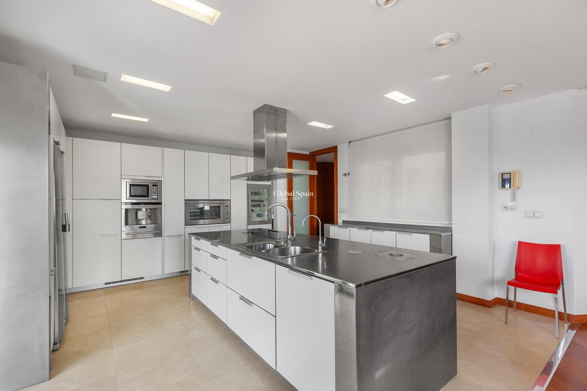 Odsprzedaż - MIESZKANIE -
TORREVIEJA - Paseo maritimo