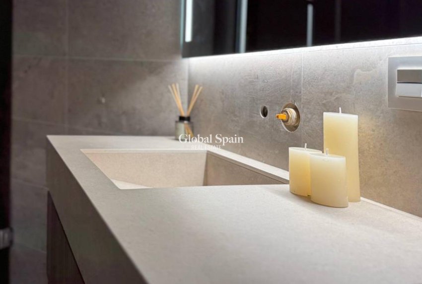 Odsprzedaż - MIESZKANIE -
TORREVIEJA - Playa de los Locos