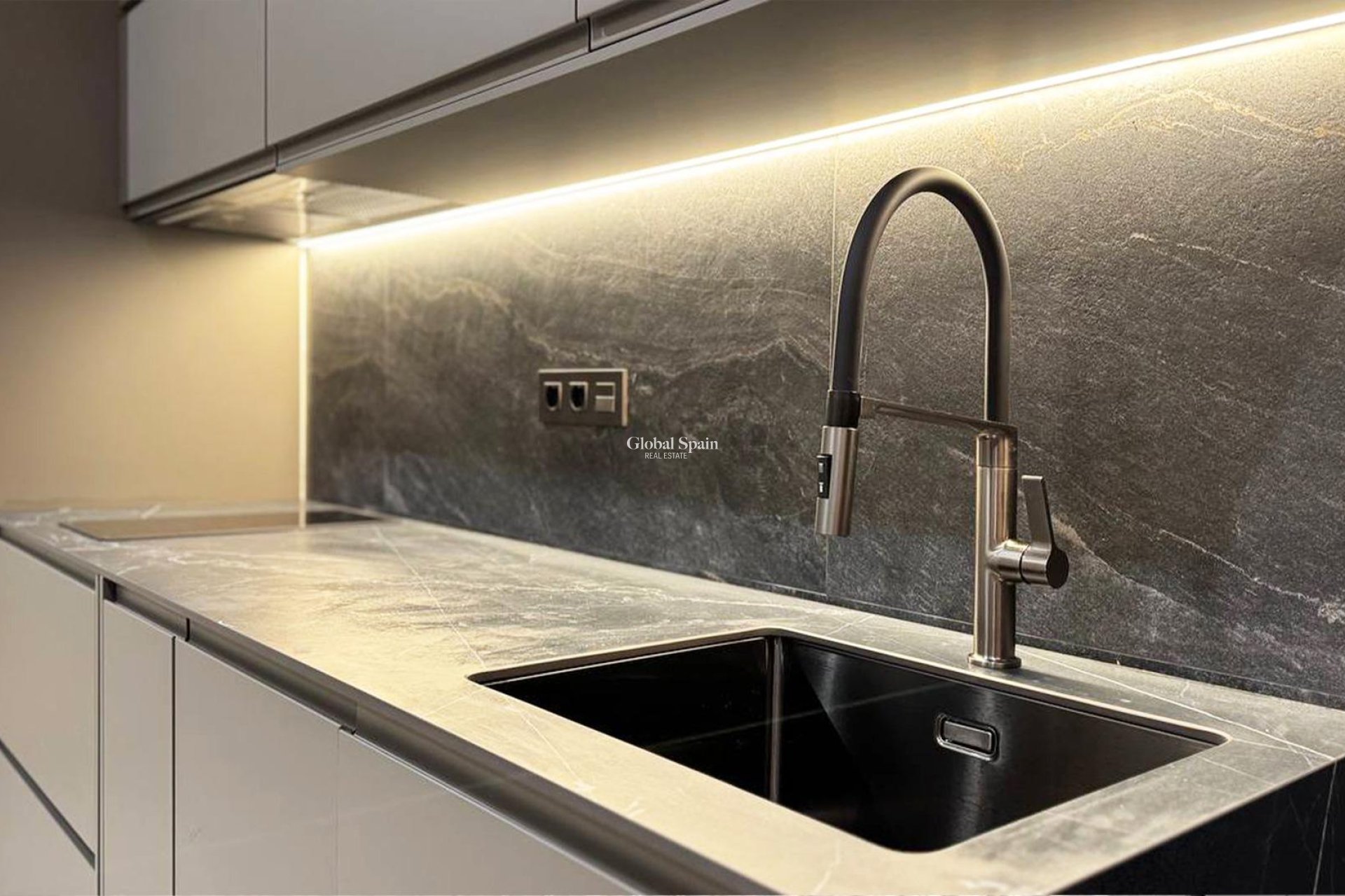 Odsprzedaż - MIESZKANIE -
TORREVIEJA - Playa de los Locos