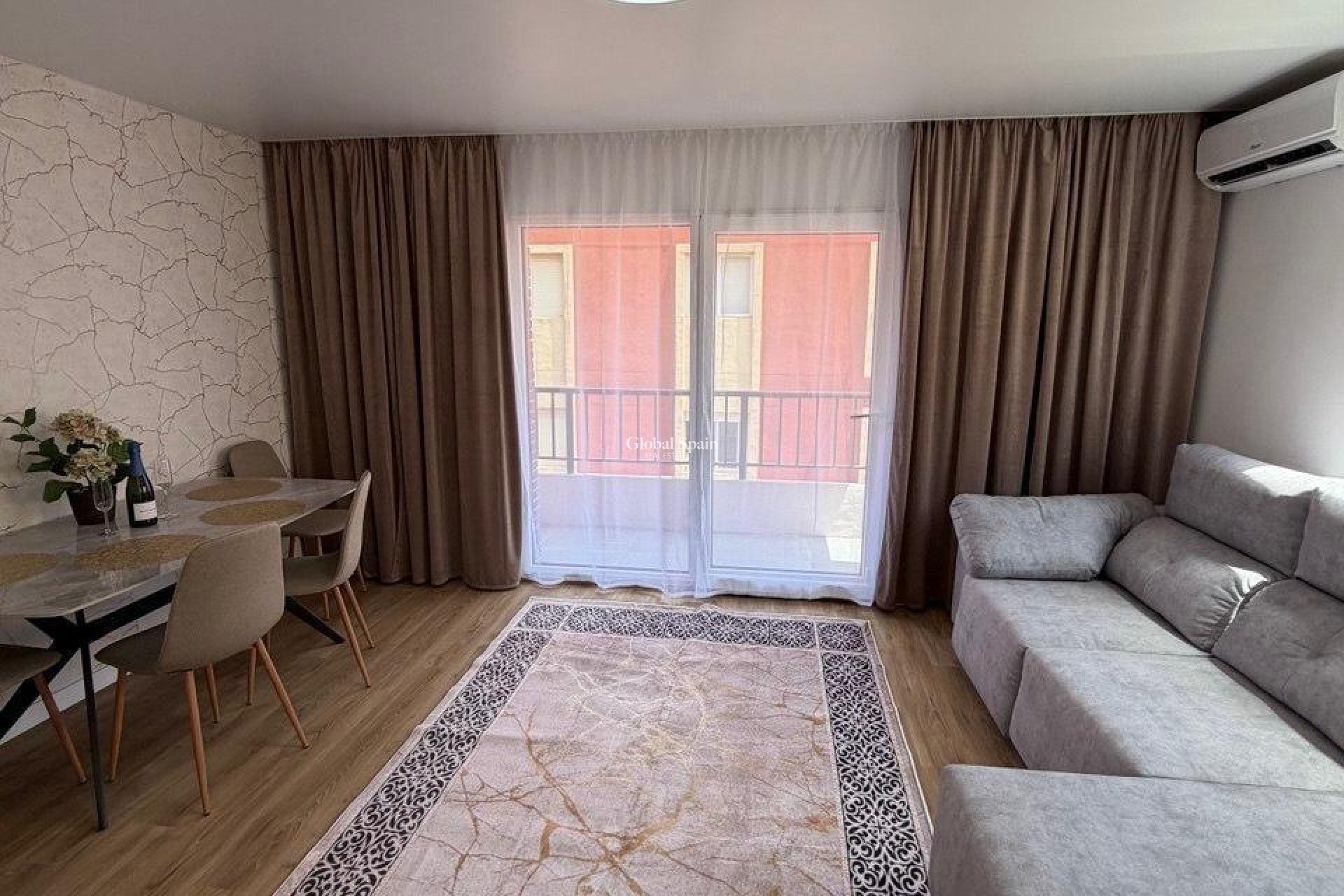 Odsprzedaż - MIESZKANIE -
TORREVIEJA - Playa de los Locos