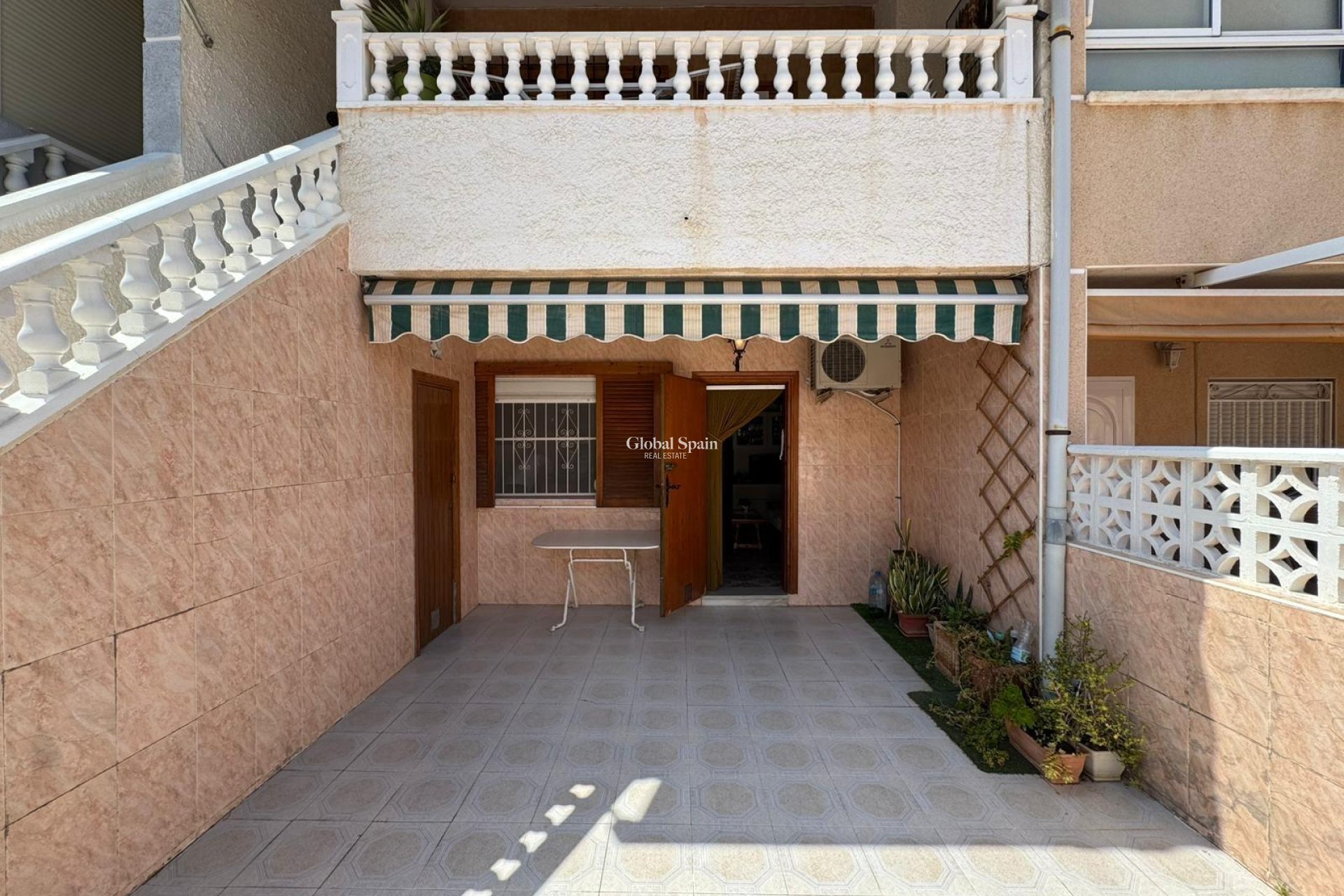 Odsprzedaż - MIESZKANIE -
TORREVIEJA - Playa de los Naufragos