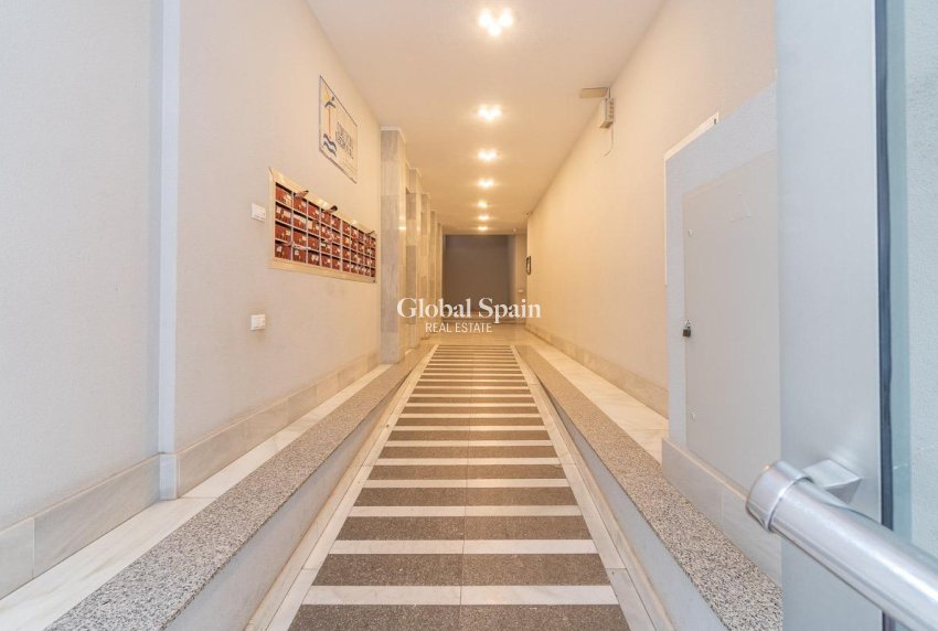 Odsprzedaż - MIESZKANIE -
TORREVIEJA - Playa del cura