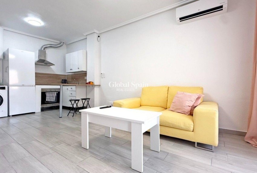 Odsprzedaż - MIESZKANIE -
TORREVIEJA - Playa del Cura