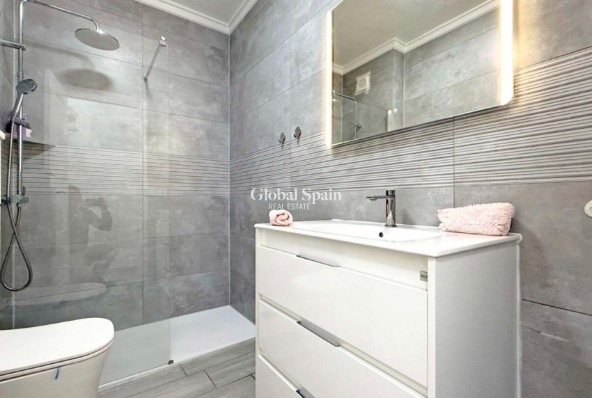 Odsprzedaż - MIESZKANIE -
TORREVIEJA - Playa del Cura