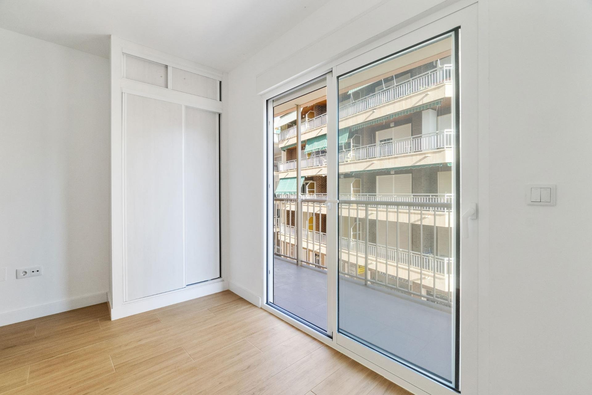 Odsprzedaż - MIESZKANIE -
TORREVIEJA - Playa del Cura