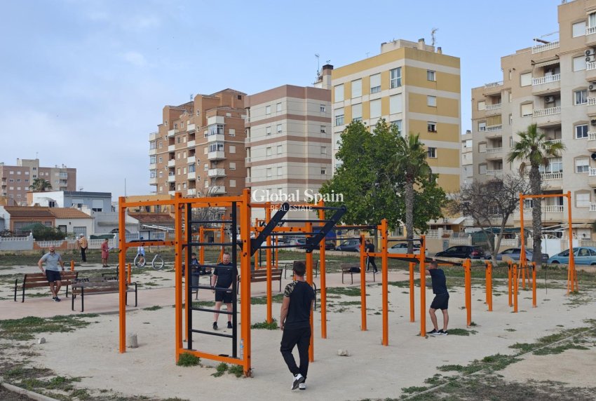 Odsprzedaż - MIESZKANIE -
TORREVIEJA - Playa del Cura