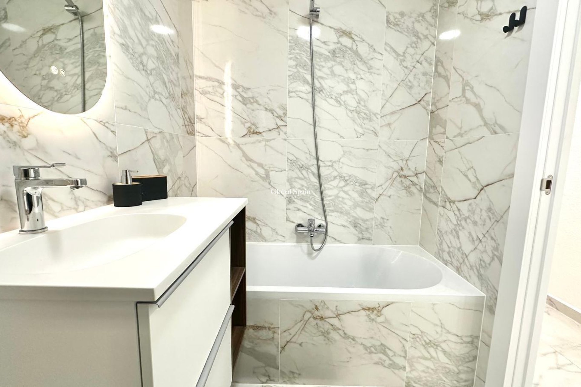 Odsprzedaż - MIESZKANIE -
TORREVIEJA - Playa del Cura