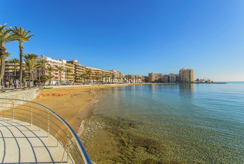 Odsprzedaż - MIESZKANIE -
TORREVIEJA - Playa del cura