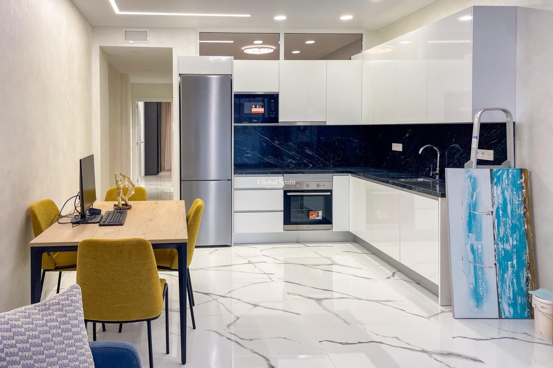 Odsprzedaż - MIESZKANIE -
TORREVIEJA - Playa del Cura