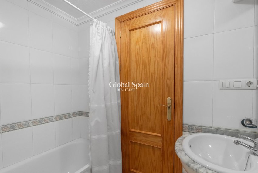 Odsprzedaż - MIESZKANIE -
TORREVIEJA - Playa del cura