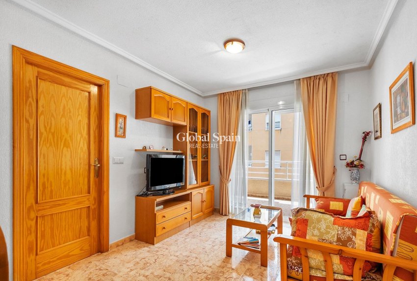 Odsprzedaż - MIESZKANIE -
TORREVIEJA - Playa del cura