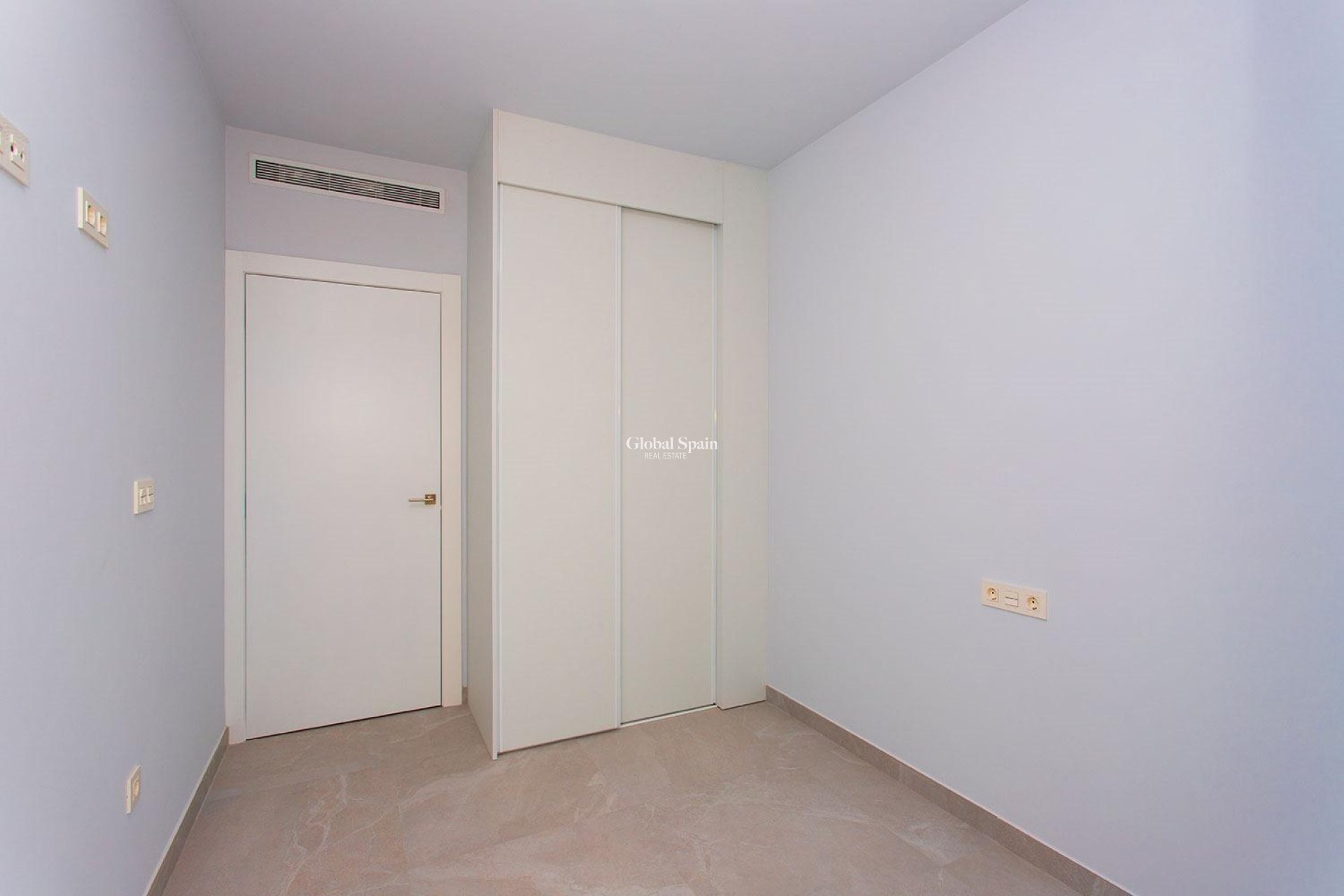 Odsprzedaż - MIESZKANIE -
TORREVIEJA - Playa del Cura