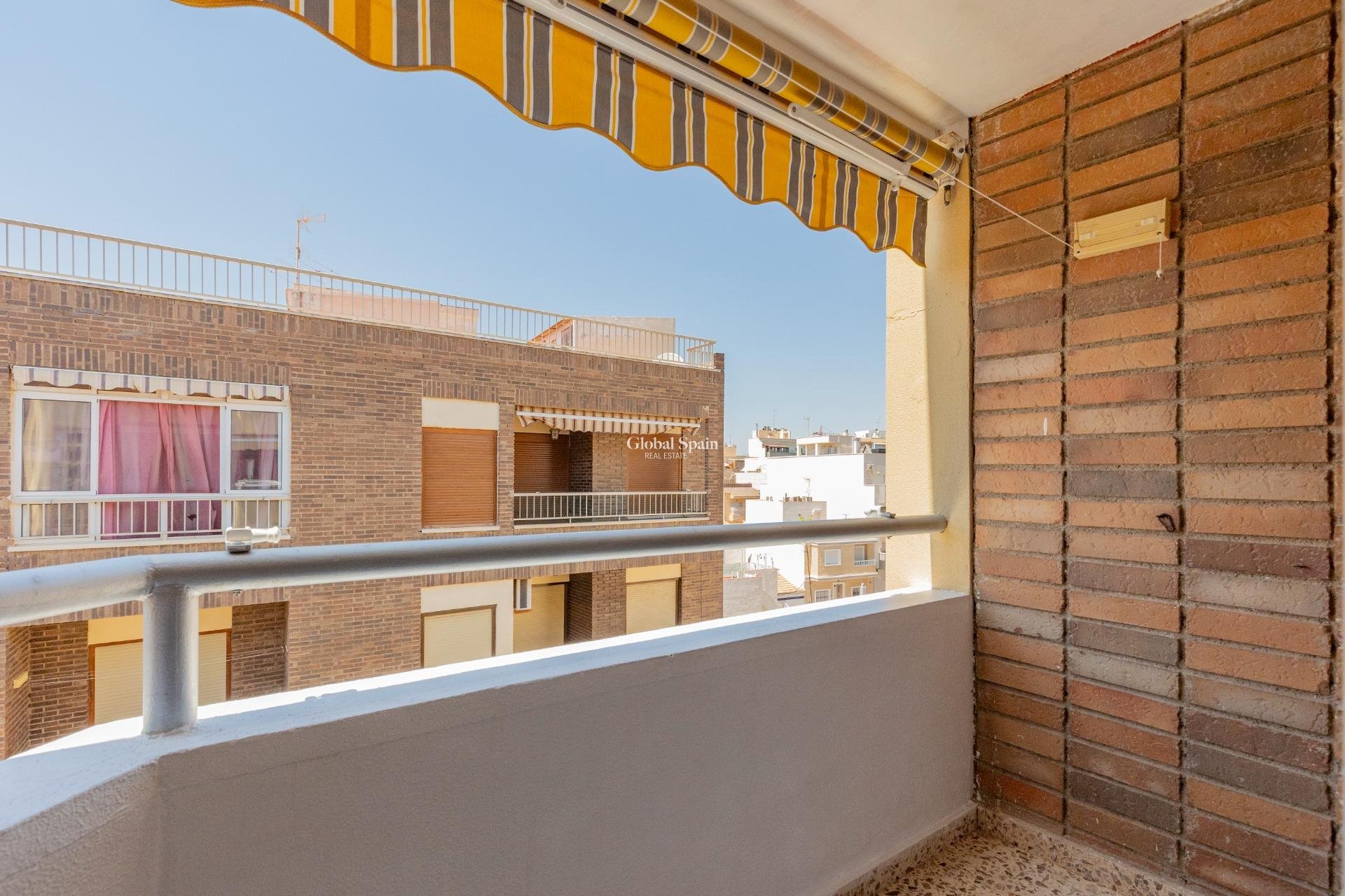 Odsprzedaż - MIESZKANIE -
TORREVIEJA - Playa del cura