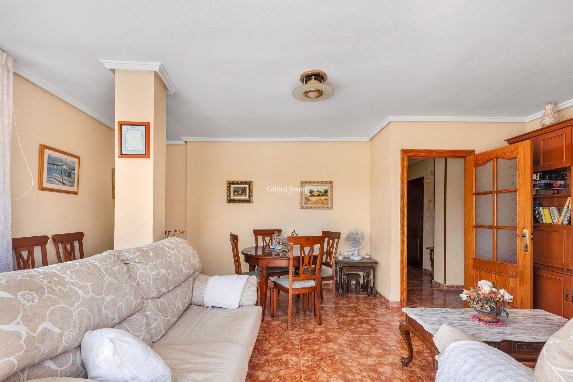 Odsprzedaż - MIESZKANIE -
TORREVIEJA - Playa del cura