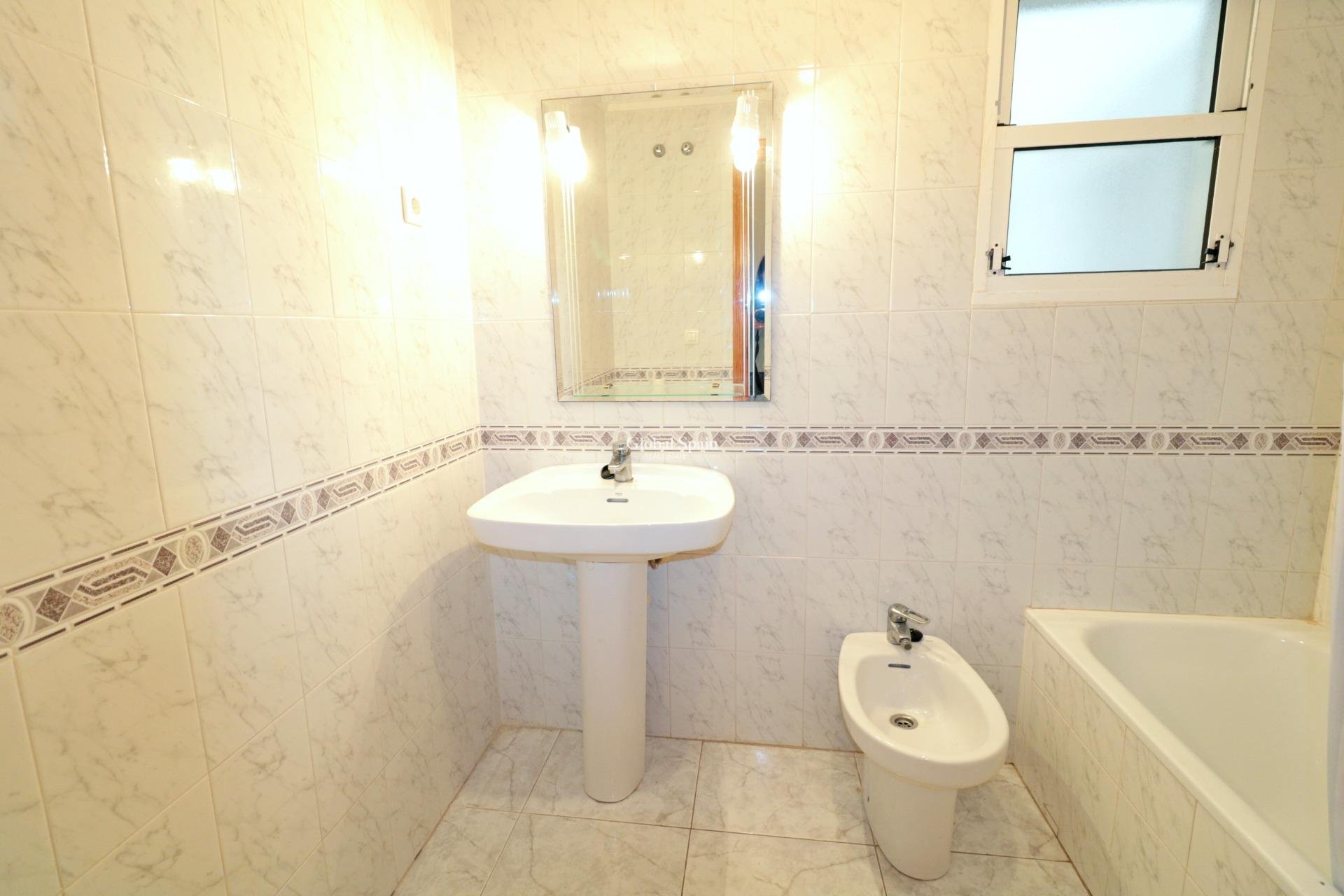 Odsprzedaż - MIESZKANIE -
TORREVIEJA - Playa del Cura