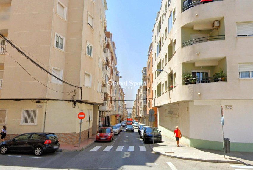 Odsprzedaż - MIESZKANIE -
TORREVIEJA - Playa del Cura