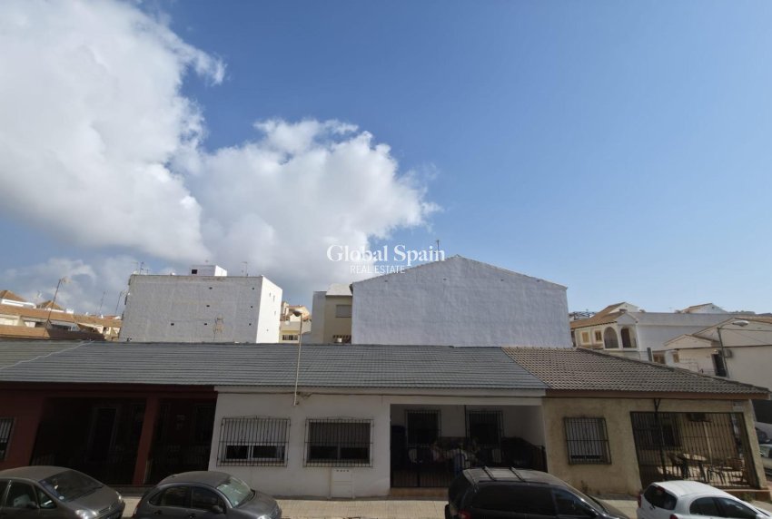 Odsprzedaż - MIESZKANIE -
TORREVIEJA - Playa del Cura