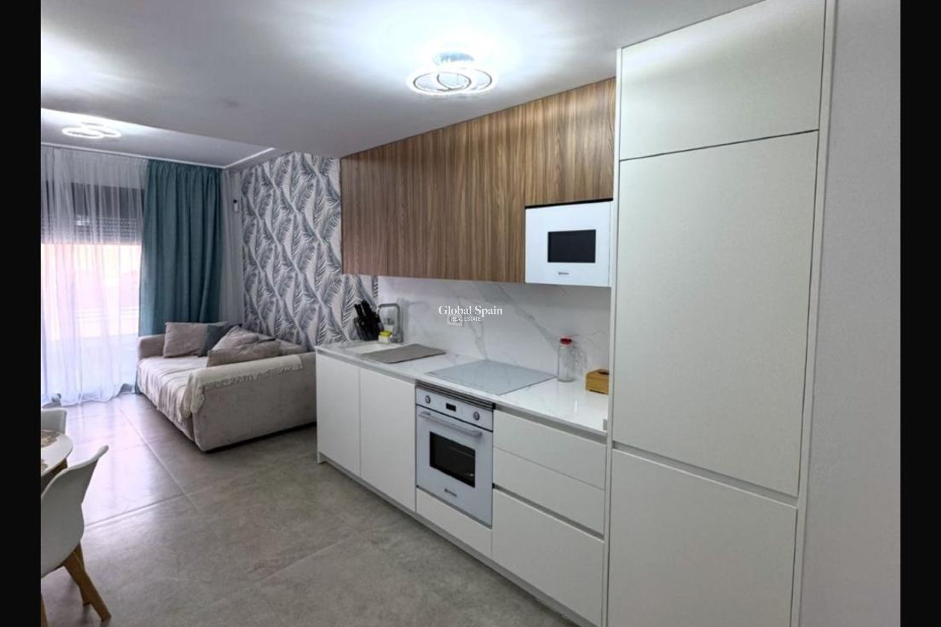 Odsprzedaż - MIESZKANIE -
TORREVIEJA - Playa del Cura