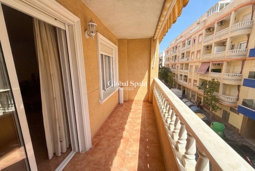 Odsprzedaż - MIESZKANIE -
TORREVIEJA - Playa del cura